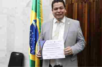 Assembleia Legislativa do Paraná é homenageada na França pelo Selo Diamante de Transparência